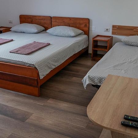 Pensiunea Giulia Home Dezmir Exterior foto
